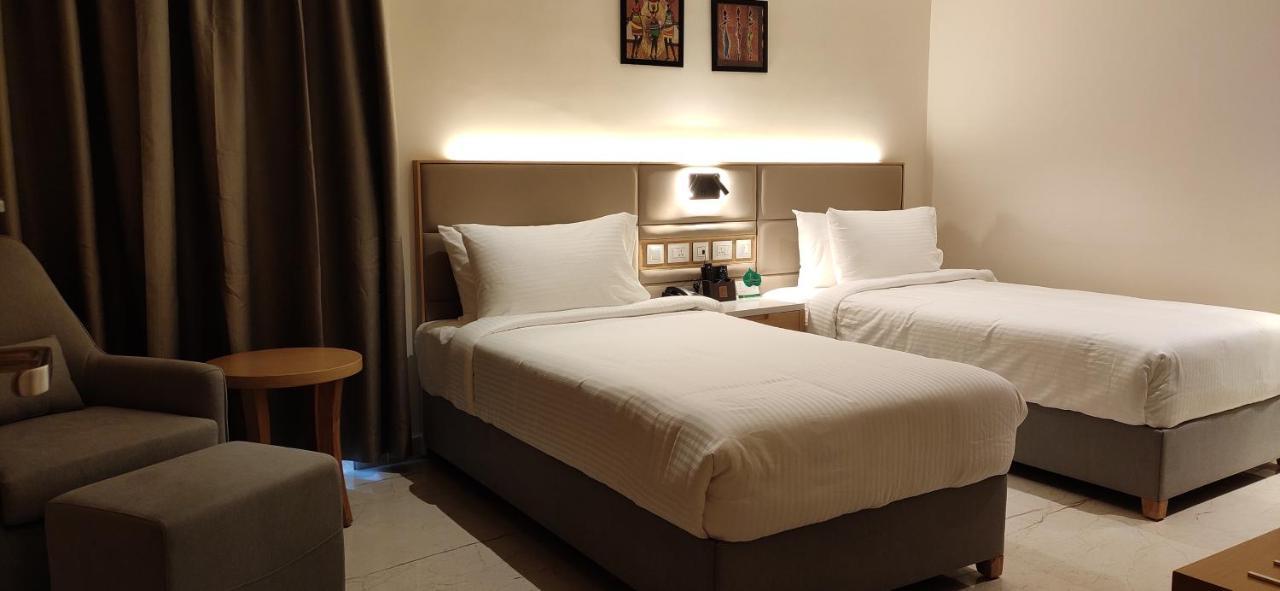 Sunhill Portico Hotel Siliguri Ngoại thất bức ảnh