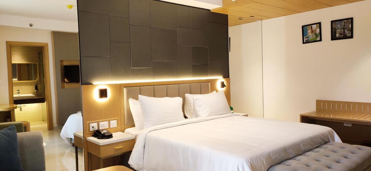Sunhill Portico Hotel Siliguri Ngoại thất bức ảnh