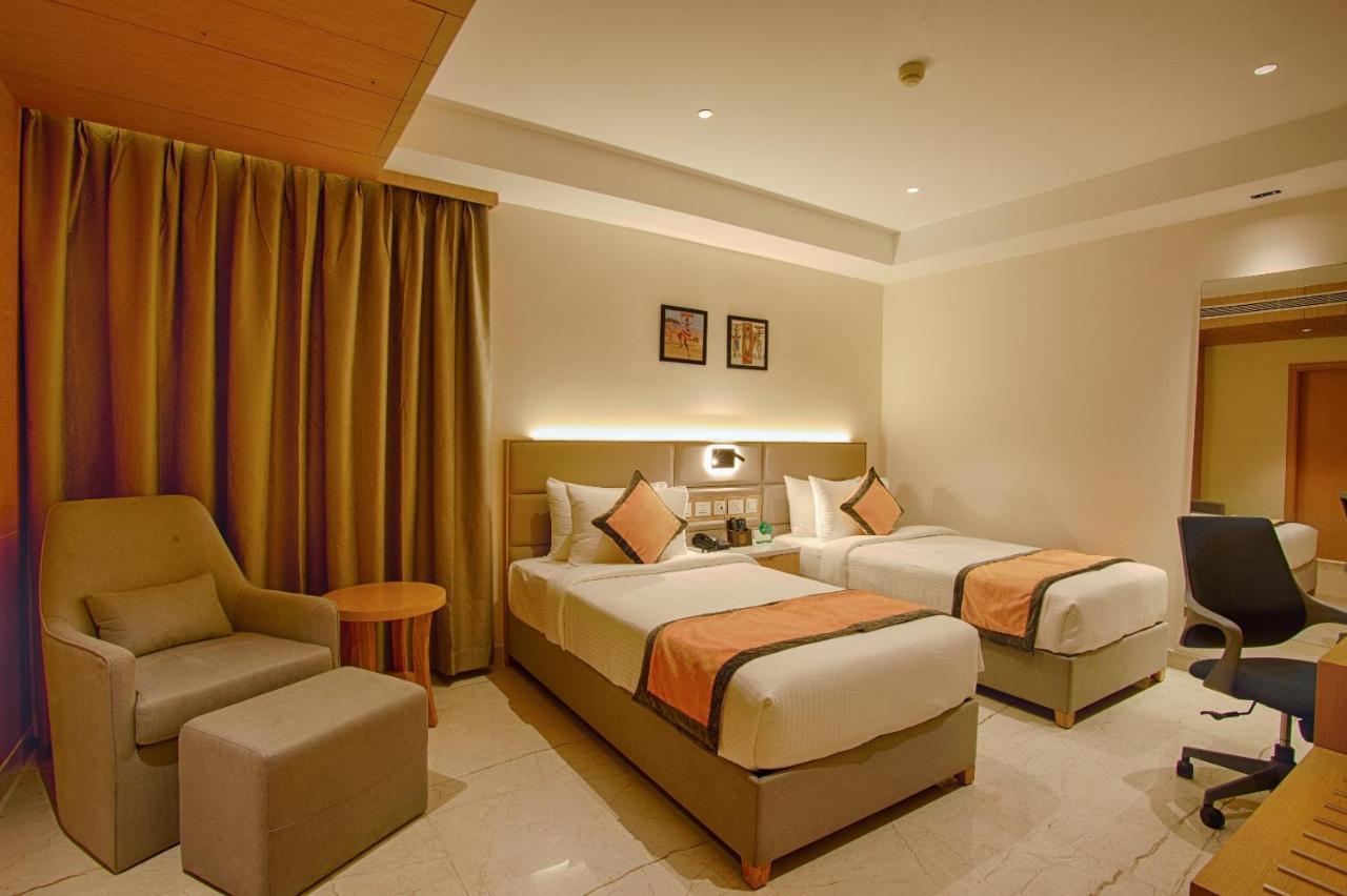 Sunhill Portico Hotel Siliguri Ngoại thất bức ảnh