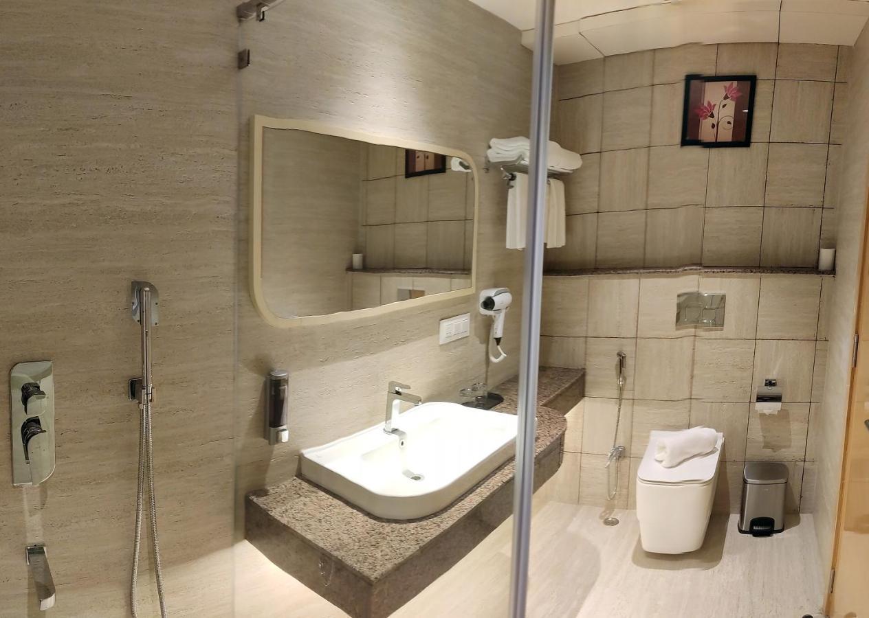 Sunhill Portico Hotel Siliguri Ngoại thất bức ảnh
